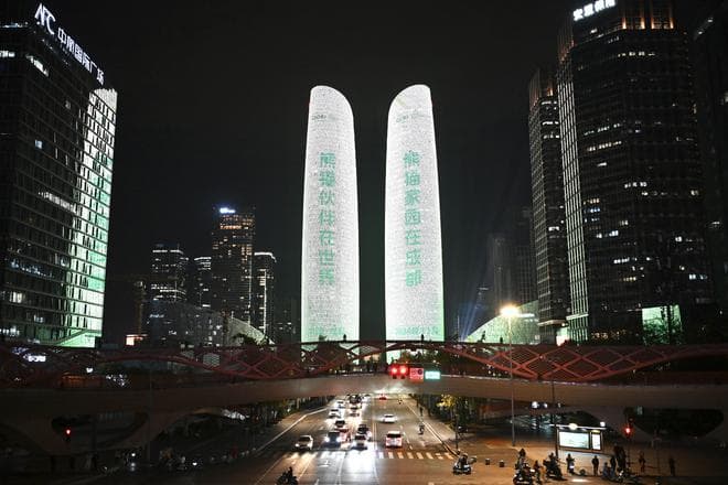 熊猫伙伴，在世界；熊猫家园，在成都！