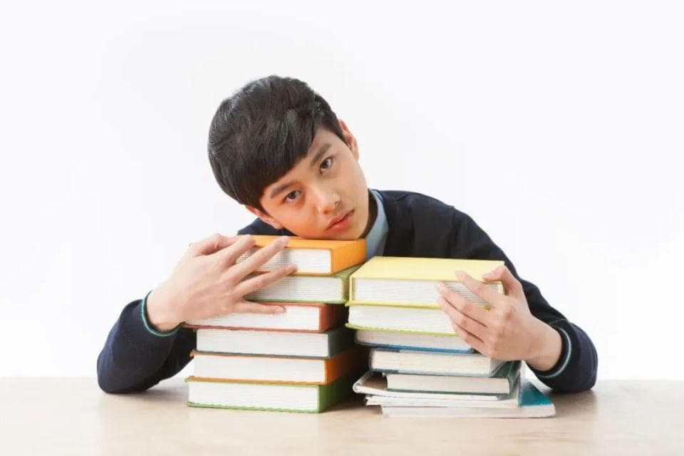 当孩子彻底摆烂：被逼到极致的勤奋里，暗藏对父母最大的"报复"