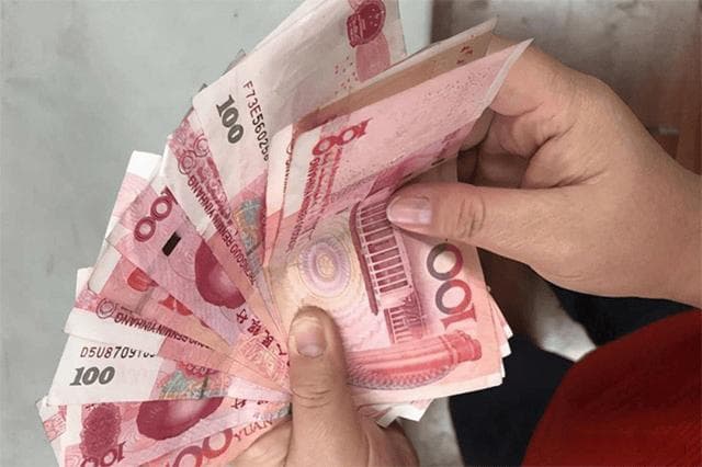 银行定期存款到期后，是取出再存还是自动转存？如何选择比较好