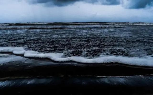 揭秘黑海：为何明明海水清澈，却被称为“黑海”？