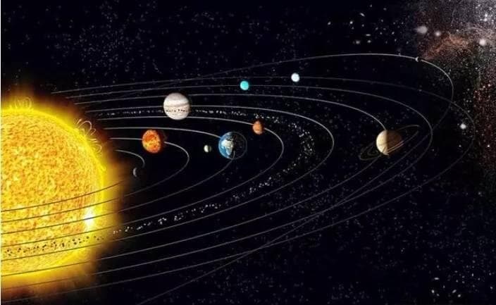 地球质量高达60万亿亿吨，为何漂浮太空而不会坠落？
