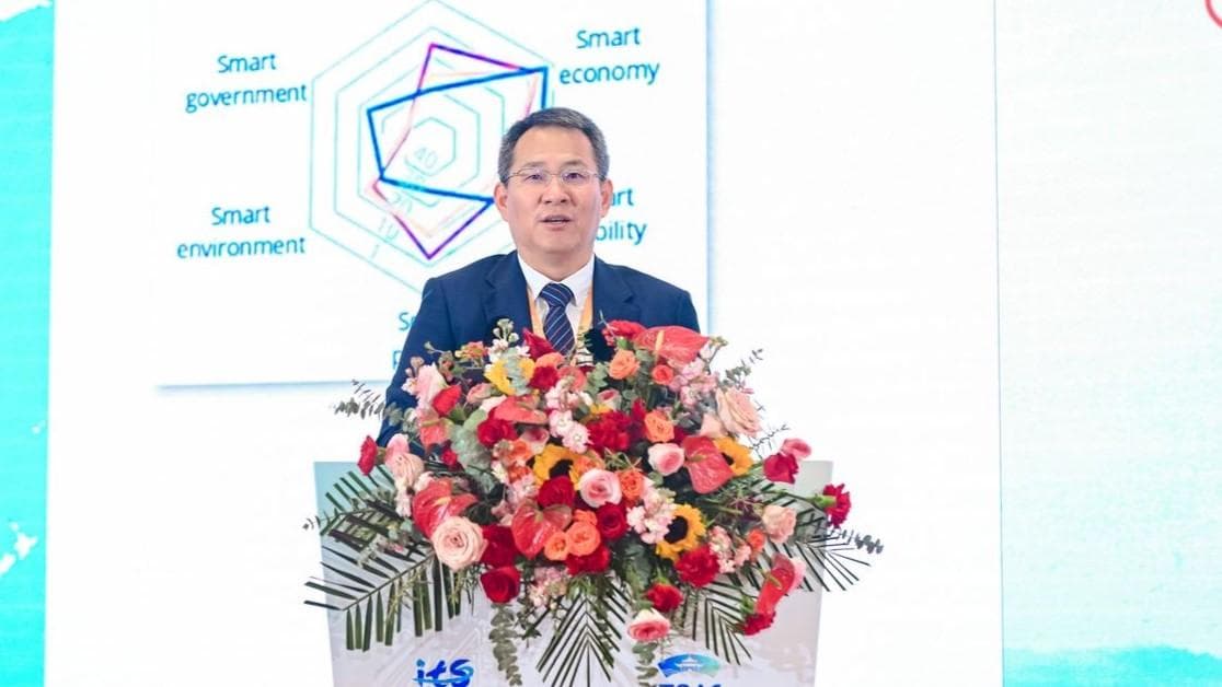 2024中国智能交通大会在杭州举办，深城交发布新一代智慧交通系统