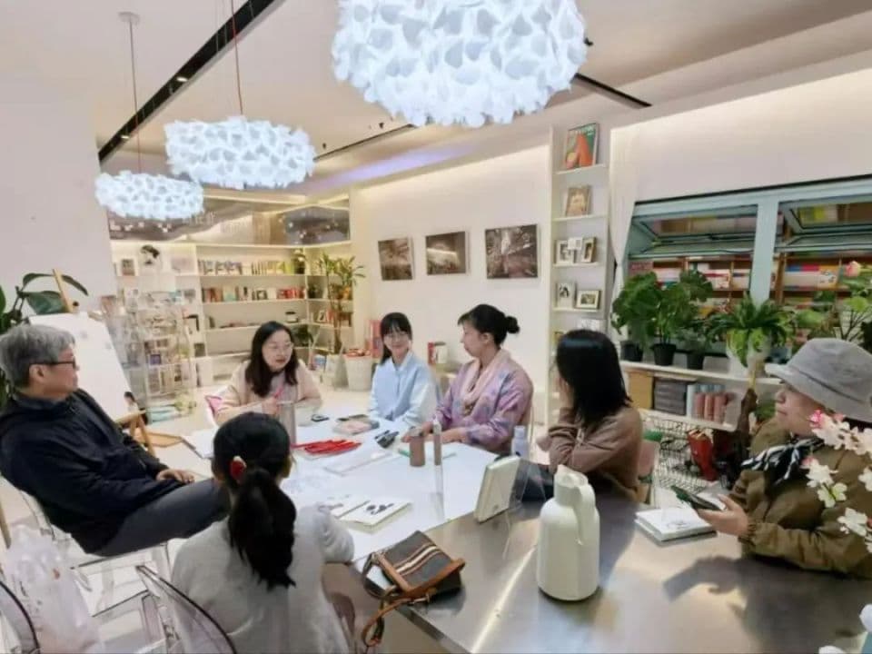 馨巢书屋举办余秀华诗歌朗诵会：走进那“摇摇晃晃的人间”