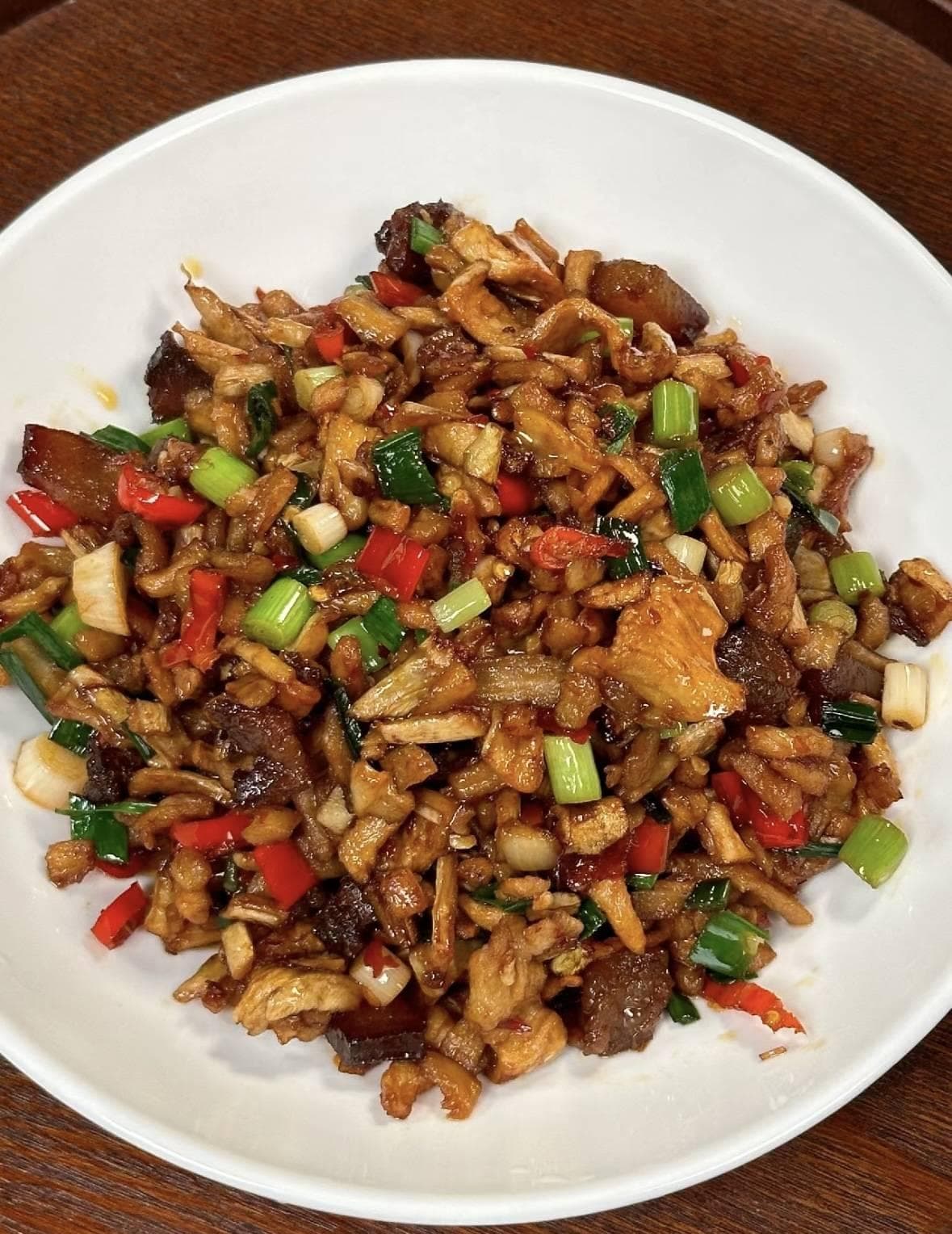 冬季暖身：不容错过的萝卜丁与腊肉完美搭配秘诀
