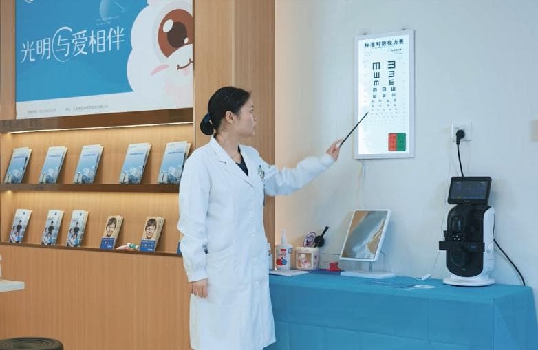 高度近视隐患重重，眼科专家建议每年进行一次眼底检查