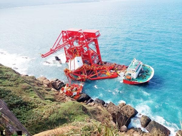 钰洲启航轮搁浅事件：台湾多部门积极应对 防止油污泄漏