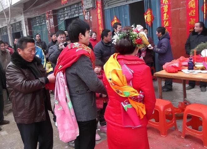 红白事收礼的规矩：“红事礼到人不怪，白事礼到人不收”，懂吗？