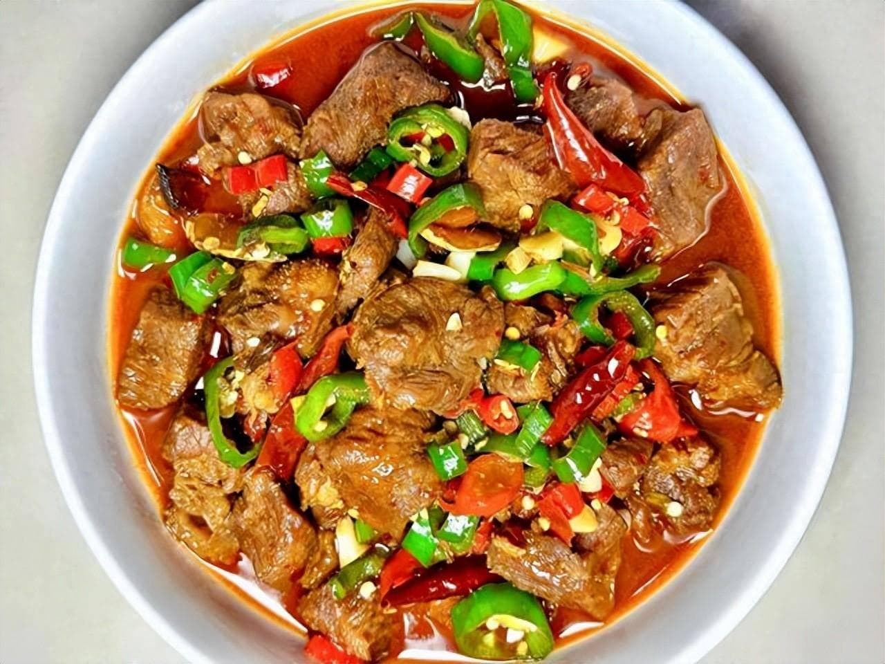 三道经典家常菜：香辣牛腩、清炒西兰花、番茄炒鸡蛋