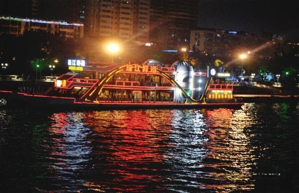 来广州怎能不去珠江夜游感受羊城的晚风吹拂