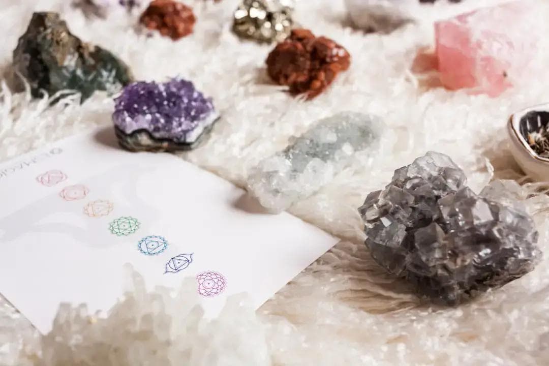 如何用五种方法清洁和净化水晶