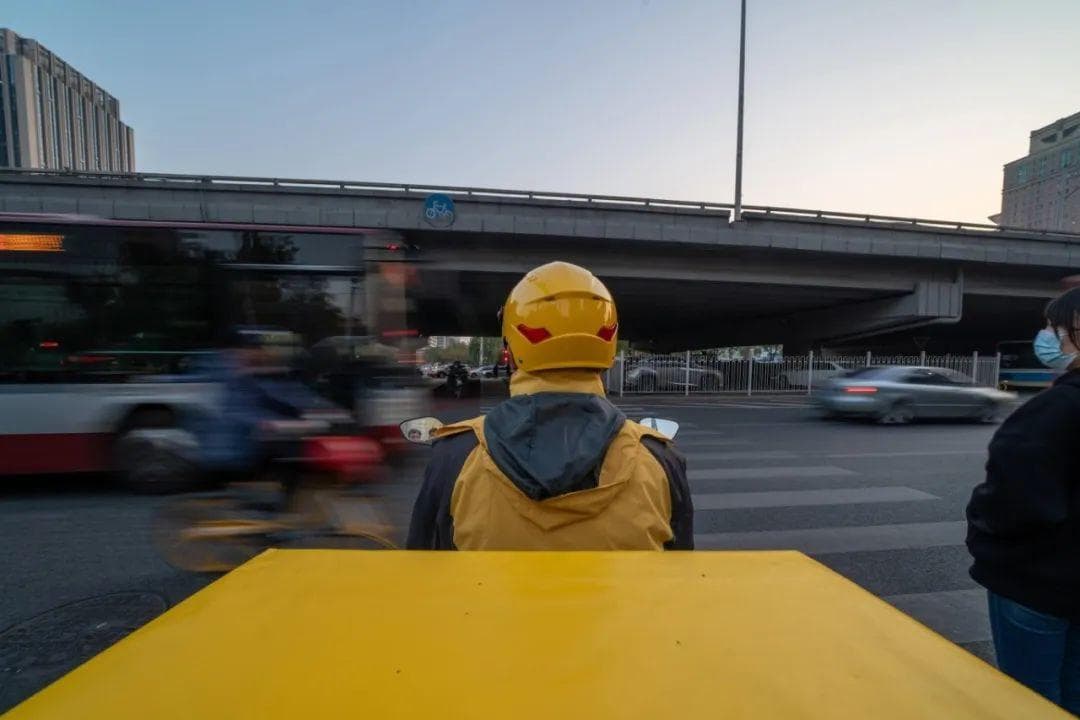 百万外卖骑手上社保，求解灵活就业者保障难题