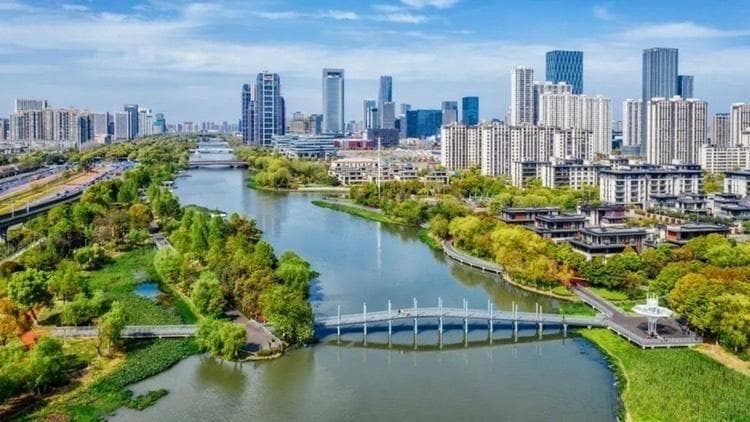 中国未来有可能进入 GDP 前十大的城市