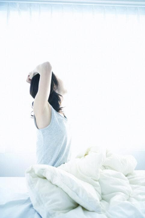 柠檬水的功效与饮用指南：美白、减肥、提升免疫力