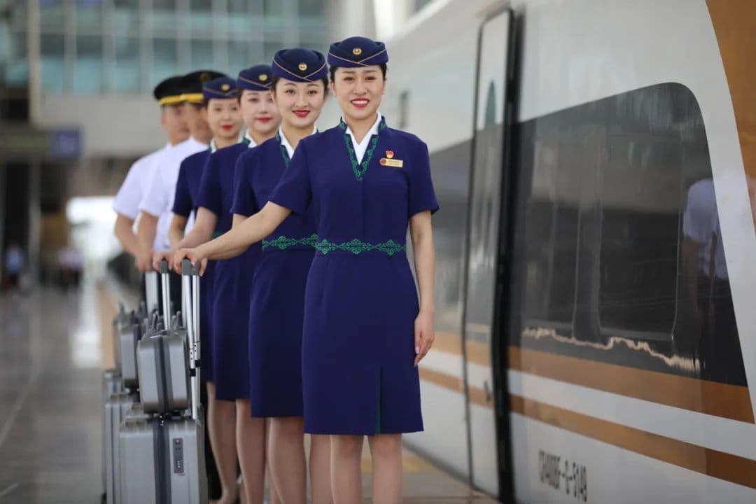 走！看看高铁乘务员最近在忙些什么？