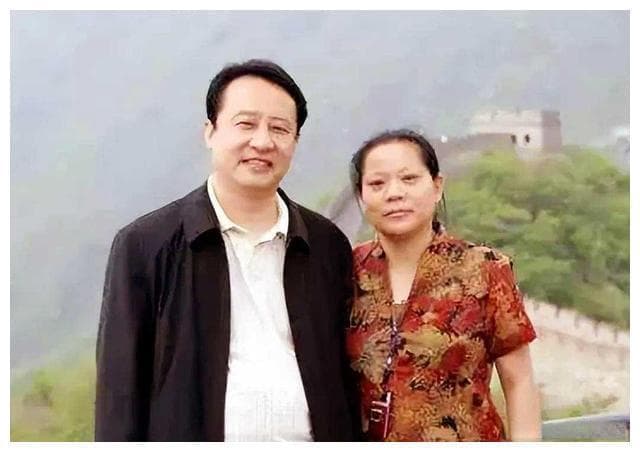 当红小生黄轩：单亲母亲抚养他长大，继母给予他温暖