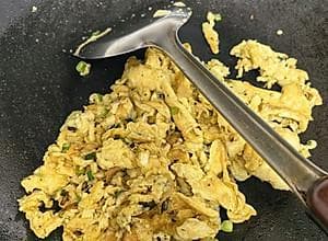 糊辣椒鸡蛋炒饭