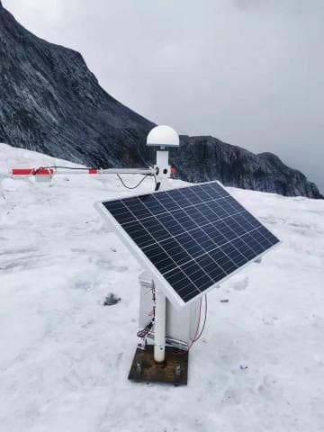 我国首套冰川监测系统在玉龙雪山投用，可实时传输数据