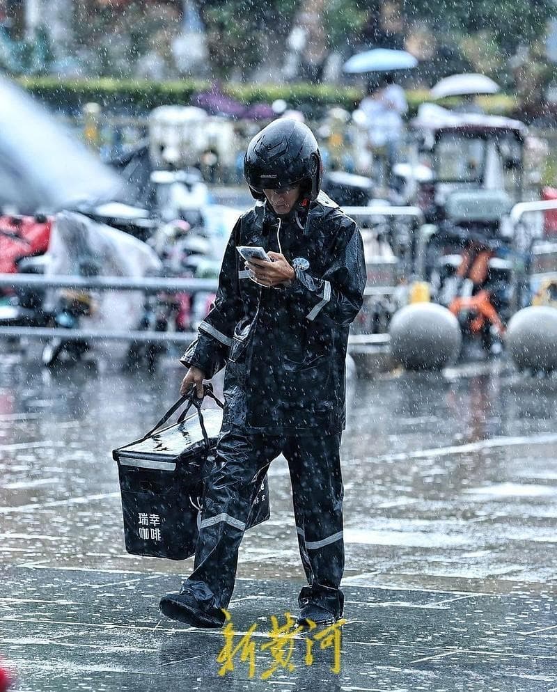 外卖骑手劳动权益保障升级 多地政府积极行动织就“安全网”