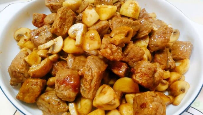 蒜香口蘑牛肉粒