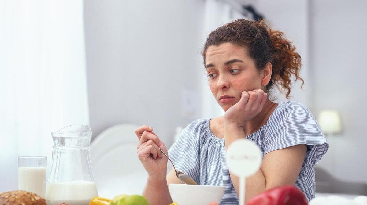 脾胃虚寒六大表现：食欲不振、畏寒肢冷在列