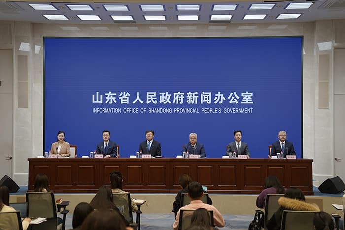 海报观察丨和牛、三文鱼、法式鹅肝……谁说山东的土特产太土？