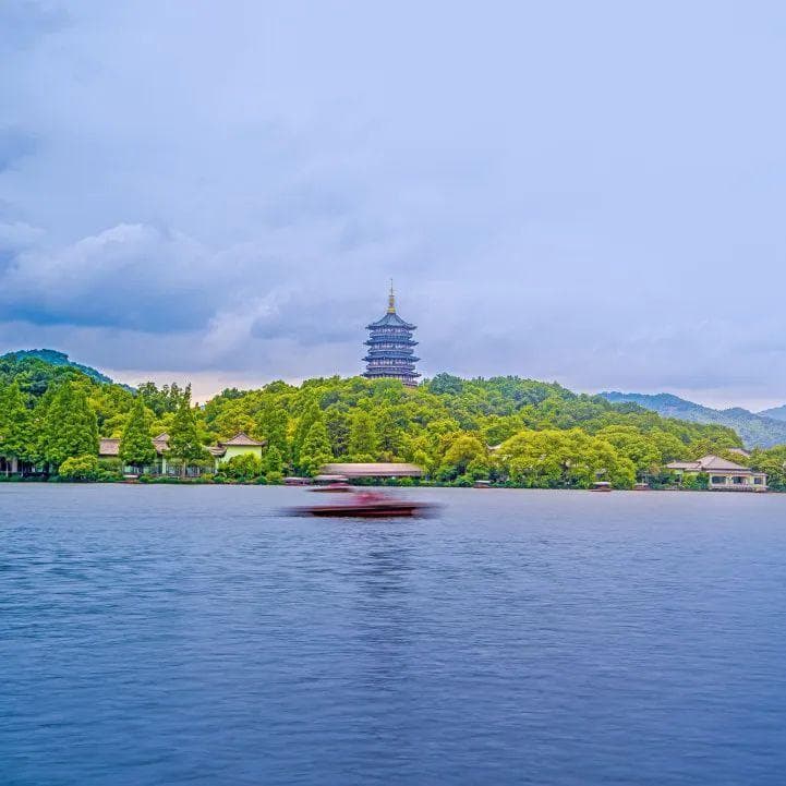 高铁直达百座小城！沿线全是热门旅游地，是时候出发了！