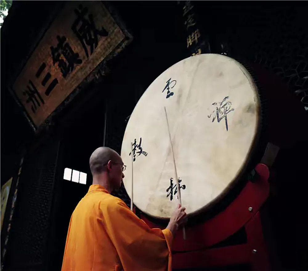 佛教中的鼓：从召集僧众到庄严道场