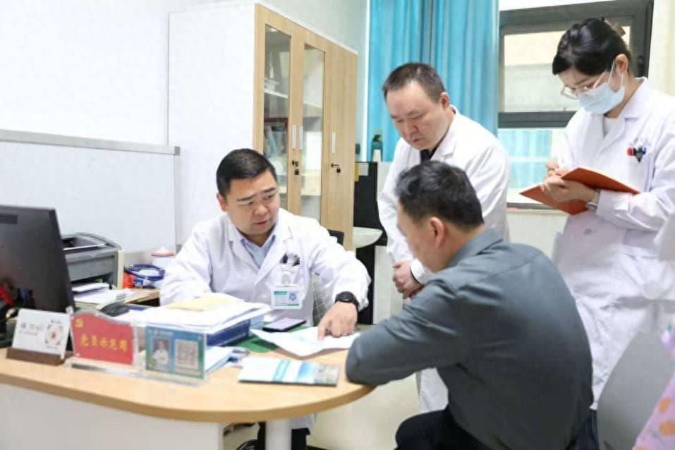 家族9人患癌8人离世，医生：受基因与生活习惯的双重影响