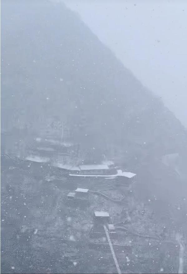 今早，天津這裡下雪了！還不小！