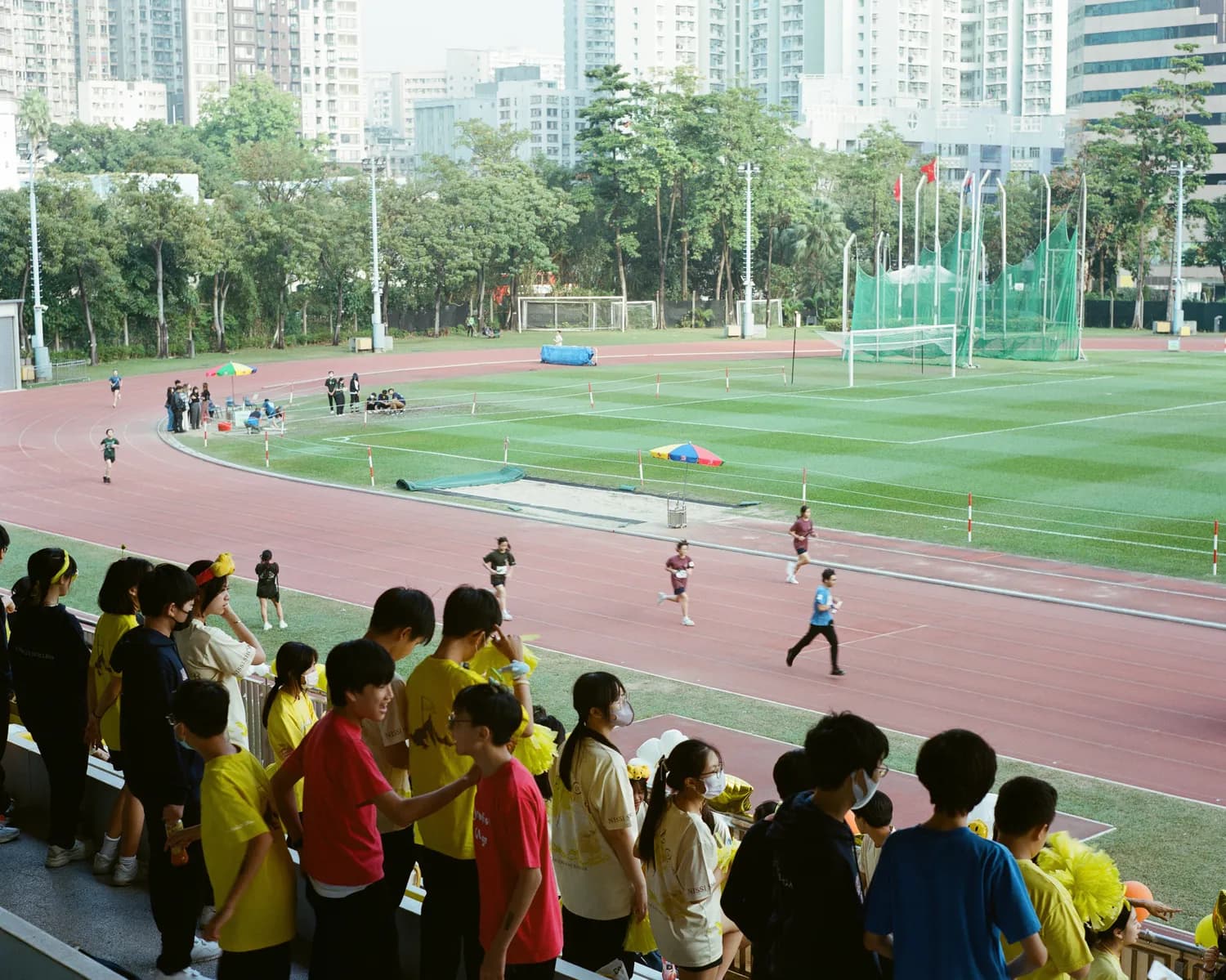 重庆大学城三中举办首届“阳光杯”校园马拉松