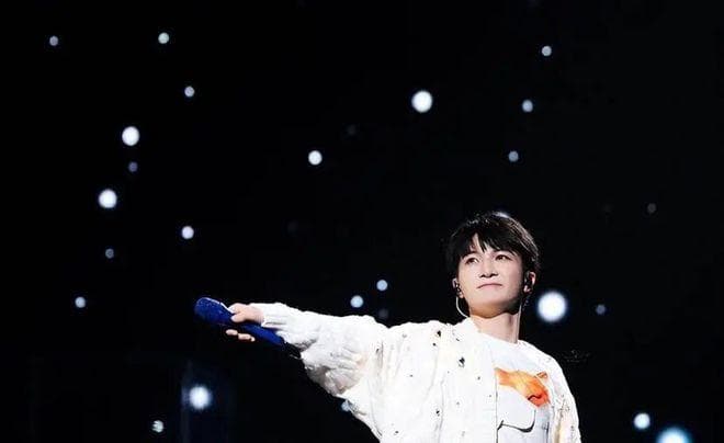 身高1.61米的周深，如何逆袭成春晚与联合国舞台的明星？