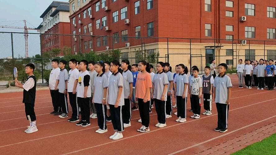 六年级军训项目全解析：从军事训练到团队拓展，助力学生全面发展