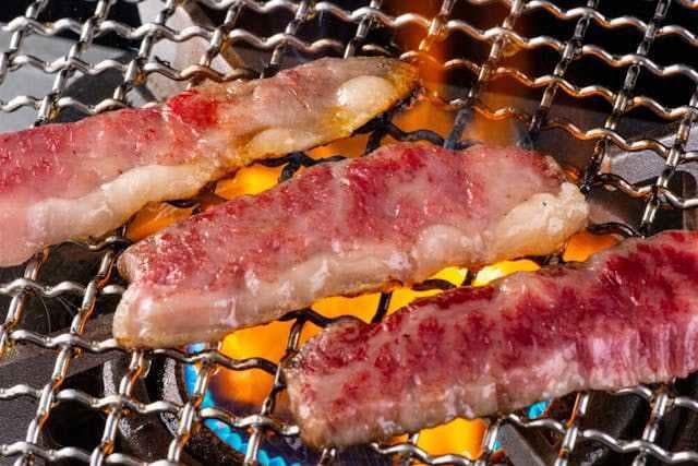牛舌、五花、横隔膜：你热爱的日式烧肉，其实是来自韩国的料理？