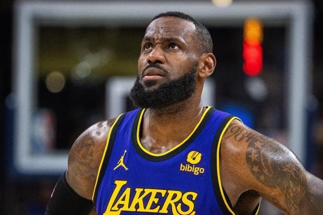 NBA历史78大球星排名惹争议，詹姆斯登顶引发热议