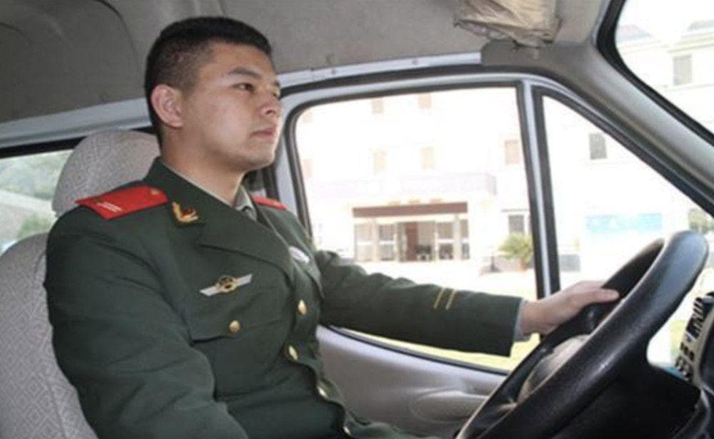 为何兵哥哥都要剪成寸头？如果留长发会怎样？