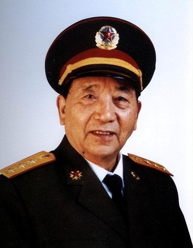 1986年秦基伟儿子奔赴老山战场，含泪辞行被责骂：这点小仗算什么