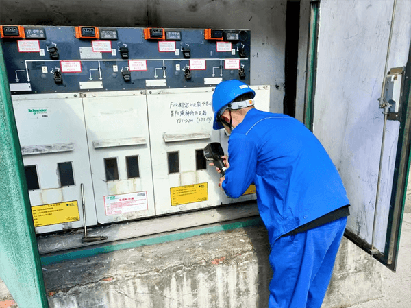 全面排查城区箱式设备隐患，力保电力稳定可靠供应