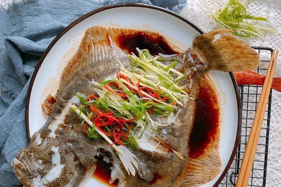 清蒸多宝鱼，牢记“2要素”，简单一蒸就是硬菜，鱼肉鲜嫩无腥味