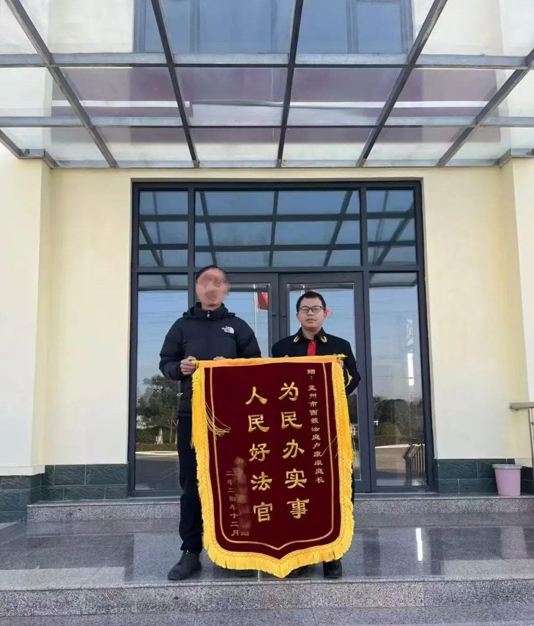 法官现场走访，倾力化解邻里纠纷