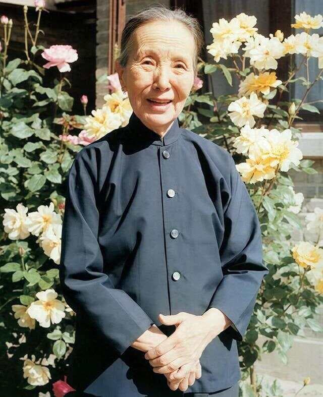 中国现当代十大女诗人，你认为都有谁？