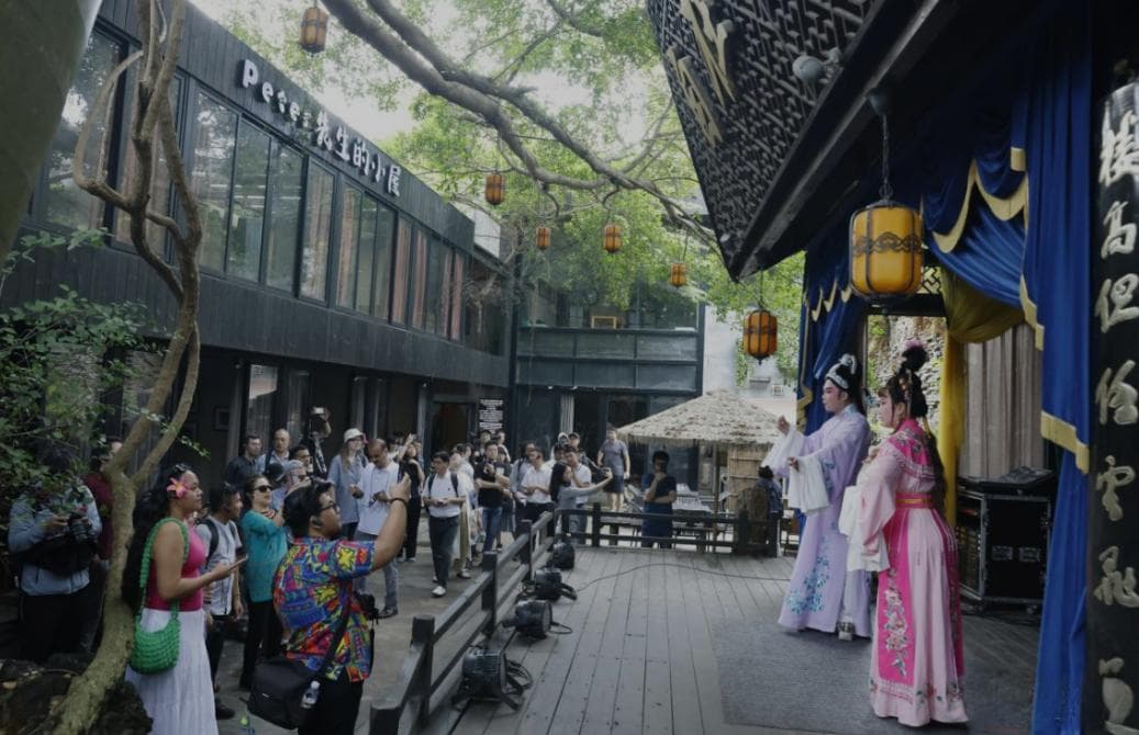 中外媒体感受海口百年骑楼老街魅力