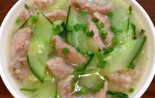 黄瓜肉片汤：清新爽口的夏日养生汤