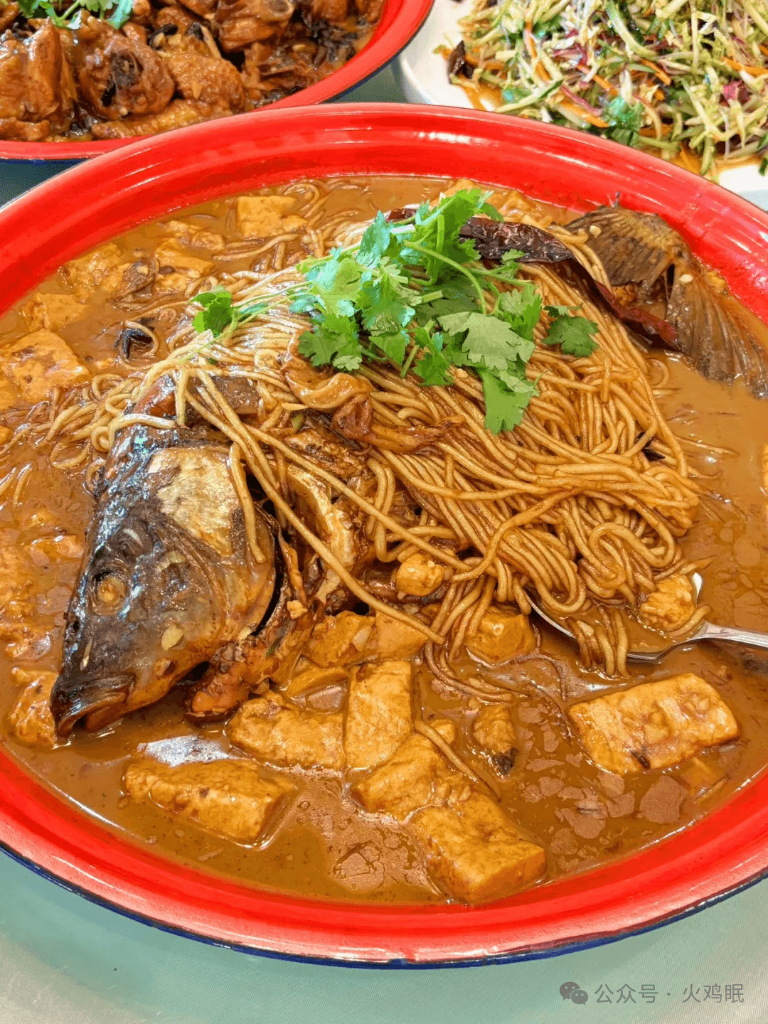 哈尔滨十大东北风味美食：从得莫利炖鱼到冰糖葫芦