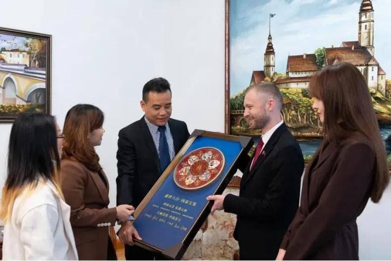 2025年艺术品收藏市场发展趋势如何？看看深度剖析