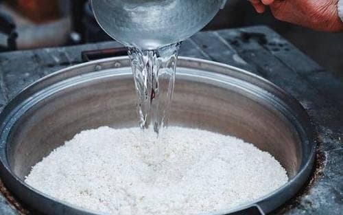 微波炉加热米饭的技巧：让剩饭也能秒变新煮