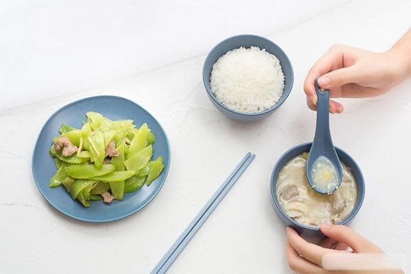 家用筷子怎么选：木筷子好还是竹筷子好？什么材质的筷子最健康？