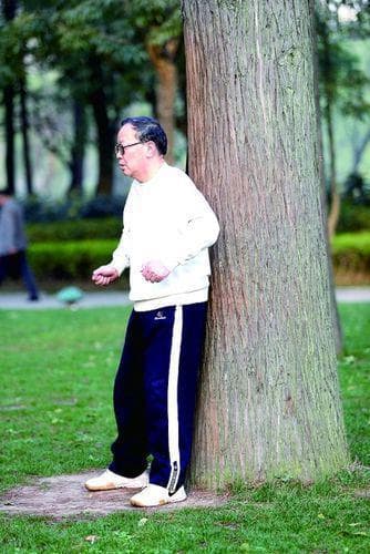 背撞树、铁头功？健身"土办法"慎用，别伤身！