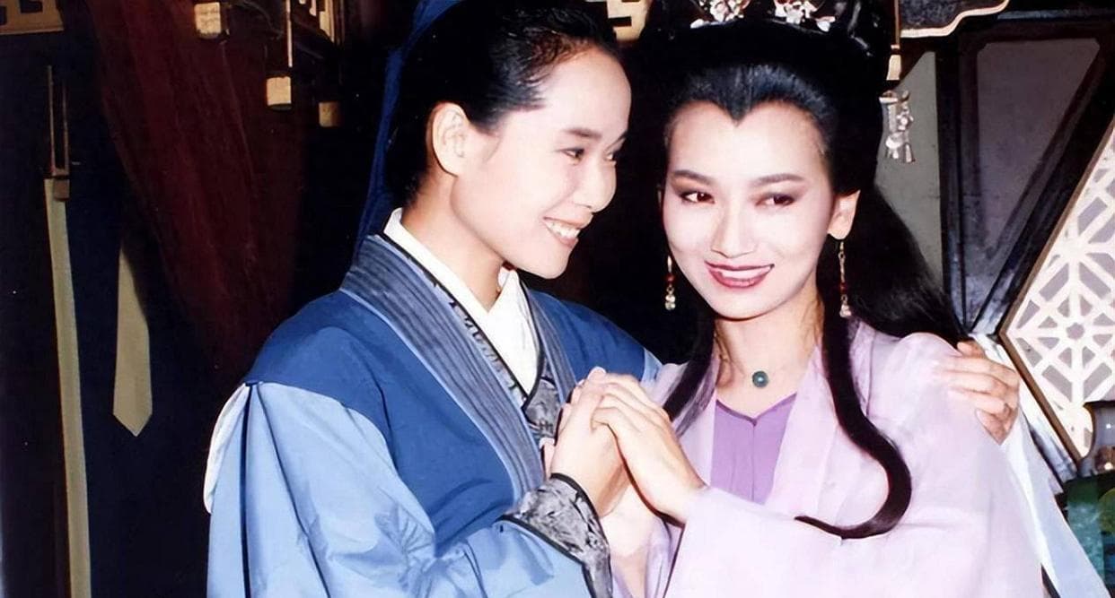 叶童素颜亮相港星聚会，昔日许仙风采不再？