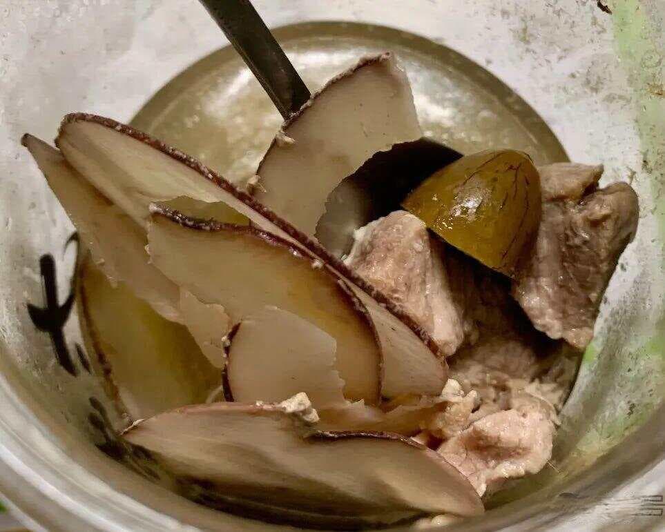 燥热咽痛喝什么汤？青橄榄海底椰炖瘦肉汤的功效与制作方法