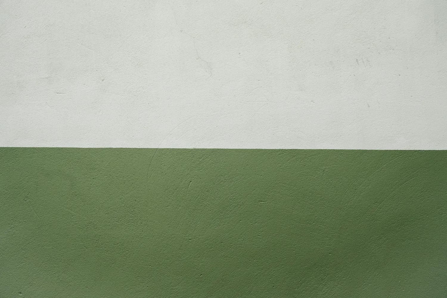 本季最火的Classic Green穿搭指南